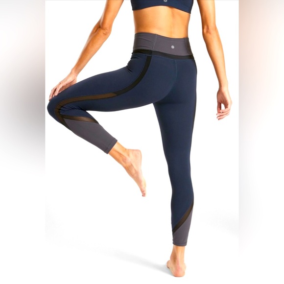 ATHLETA Elevation 7/8 Tight In Powervita - Picture 5 of 5